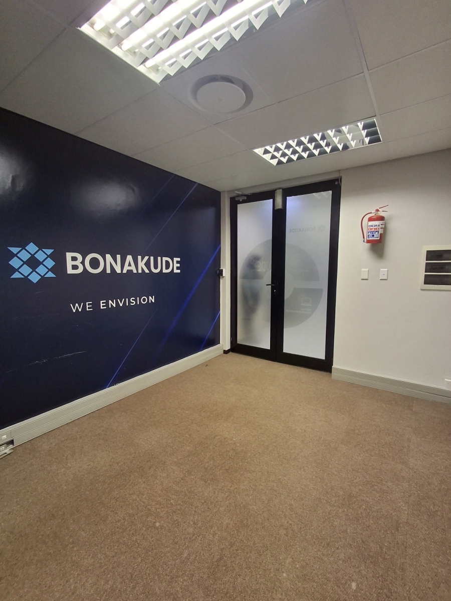 To Let Commercial Property for Rent in Vincent Eastern Cape